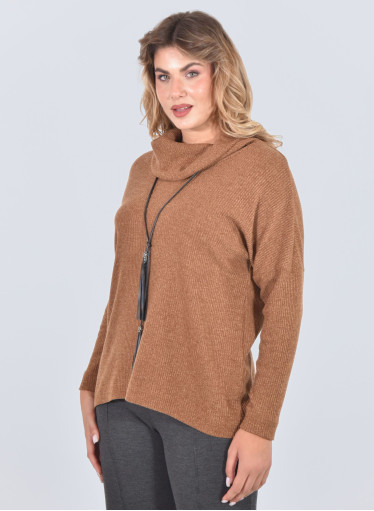 Πλεκτή ταμπά μπλούζα με γιακά και δερμάτινο αξεσουάρ Πλεκτή ταμπά μπλούζα με γιακά και δερμάτινο αξεσουάρ