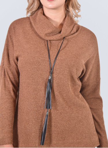 Πλεκτή ταμπά μπλούζα με γιακά και δερμάτινο αξεσουάρ