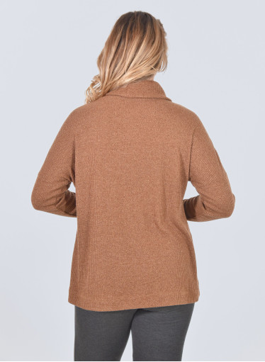 Πλεκτή ταμπά μπλούζα με γιακά και δερμάτινο αξεσουάρ