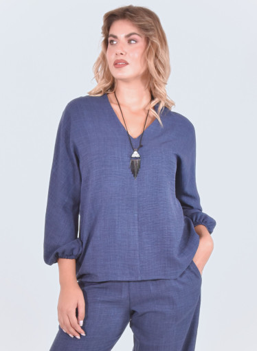 Μπλε ριχτή μονόχρωμη μπλούζα με κολιέ Μπλε ριχτή μονόχρωμη μπλούζα με κολιέ