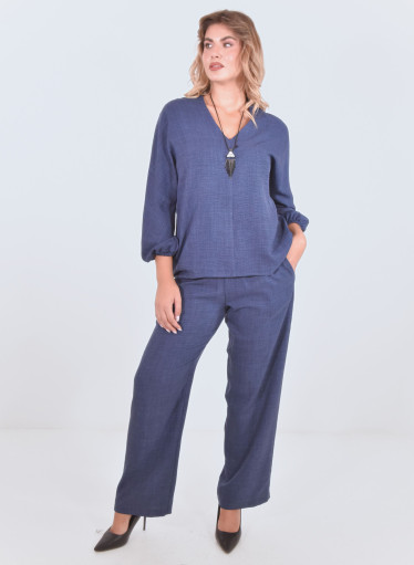 Μπλε ριχτή μονόχρωμη μπλούζα με κολιέ Μπλε ριχτή μονόχρωμη μπλούζα με κολιέ