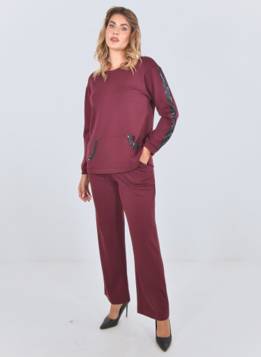 Άνετη βουργουνδί μπλούζα φόρμας με μαύρες λάμψεις