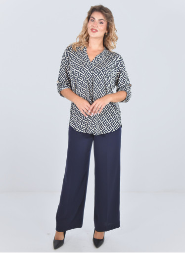 Ανάλαφρη μπλούζα με γεωμετρικό μοτίβο σε μπλε - λευκό χρώμα Ανάλαφρη μπλούζα με γεωμετρικό μοτίβο σε μπλε - λευκό χρώμα