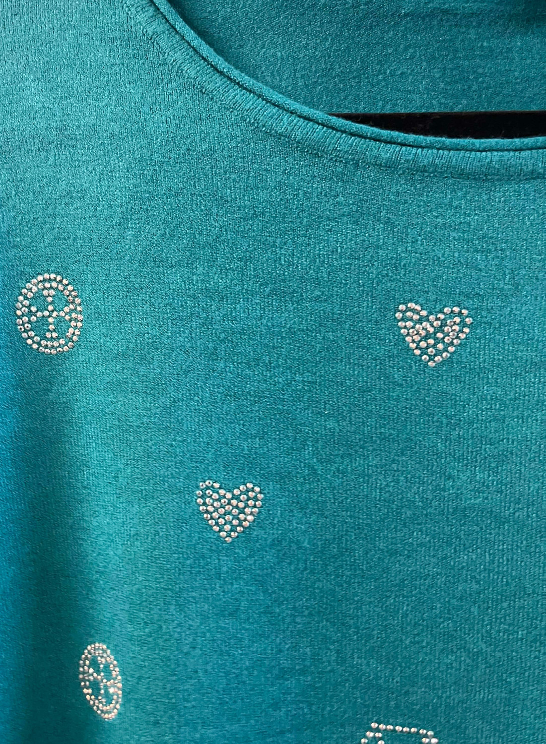 Πετρόλ πλεκτή μπλούζα με διακοσμητικά στρας και κασκόλ