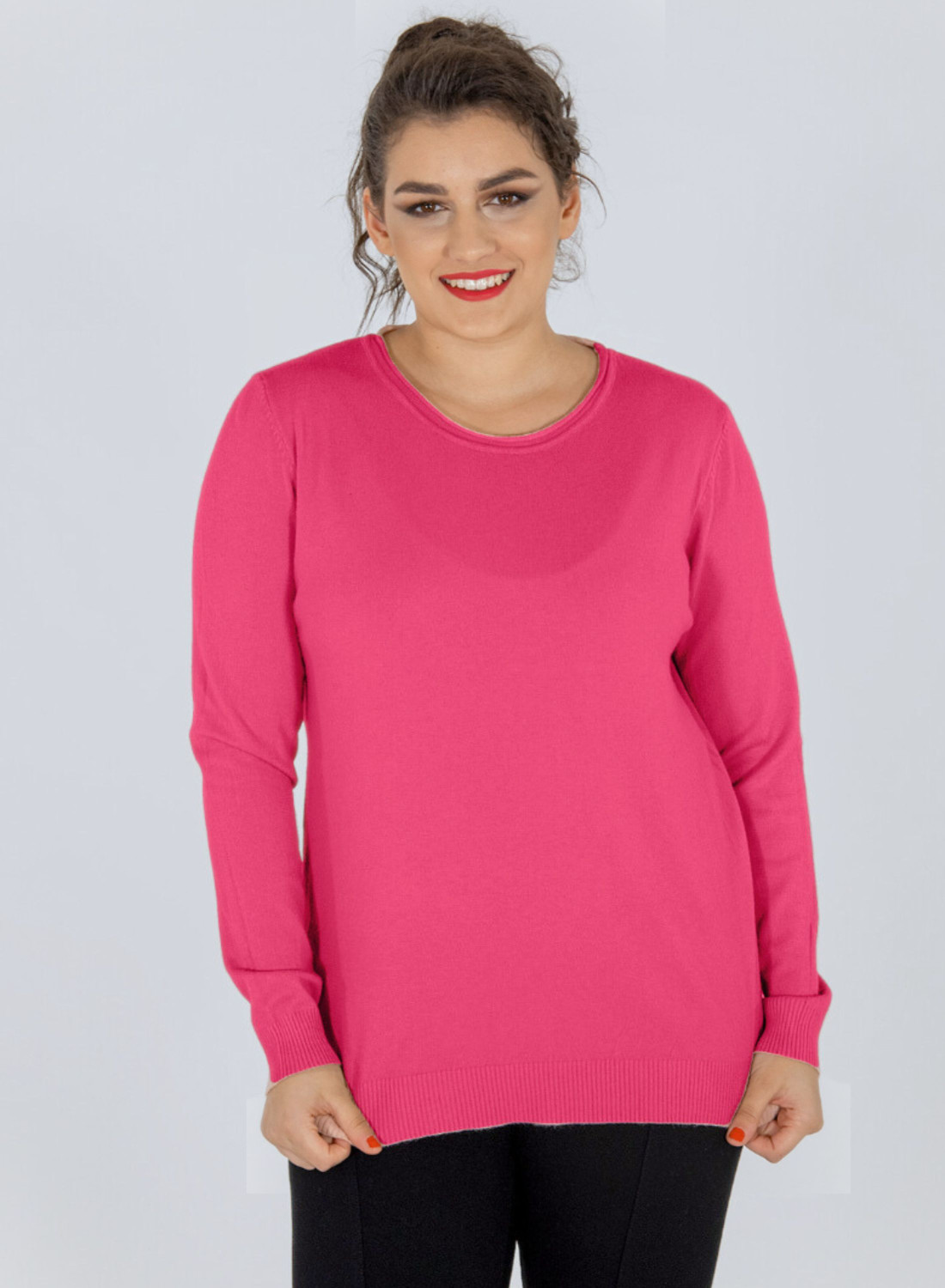 Απαλό πλεκτό φούξια πουλόβερ με στρογγυλή λαιμόκοψη