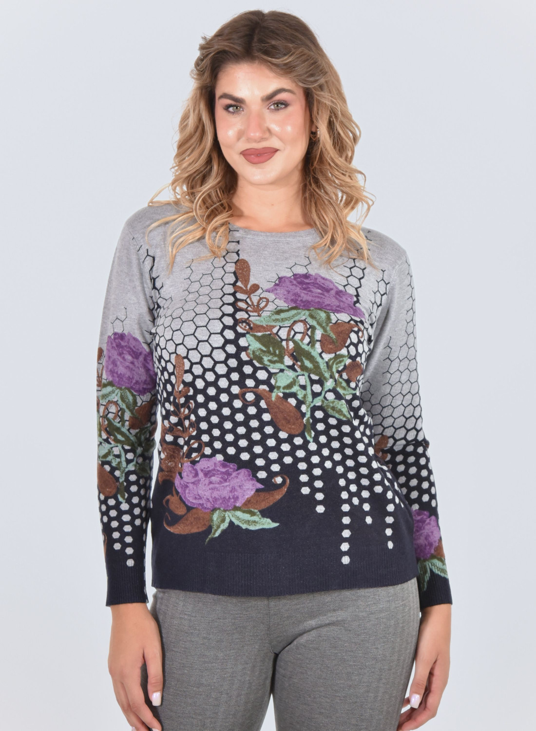 Πλεκτή μπλούζα σε γκρι - μαύρο print με μωβ floral στοιχεία Πλεκτή μπλούζα σε γκρι - μαύρο print με μωβ floral στοιχεία