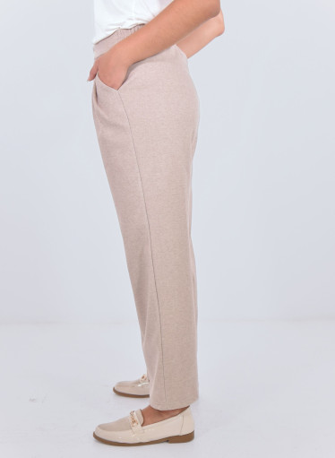 Απαλό μπεζ ψηλόμεσο παντελόνι με πιέτες και άνετη εφαρμογή