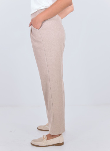 Απαλό μπεζ ψηλόμεσο παντελόνι με πιέτες και άνετη εφαρμογή