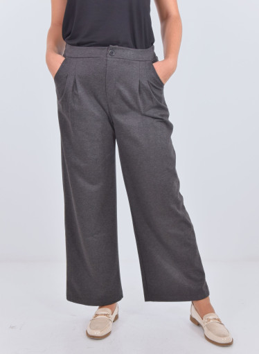 Απαλό γκρι ψηλόμεσο παντελόνι με πιέτες και άνετη εφαρμογή Απαλό γκρι ψηλόμεσο παντελόνι με πιέτες και άνετη εφαρμογή