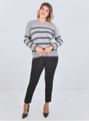 Άνετη πλεκτή γκρι μπλούζα με ριγέ σχέδιο Άνετη πλεκτή γκρι μπλούζα με ριγέ σχέδιο