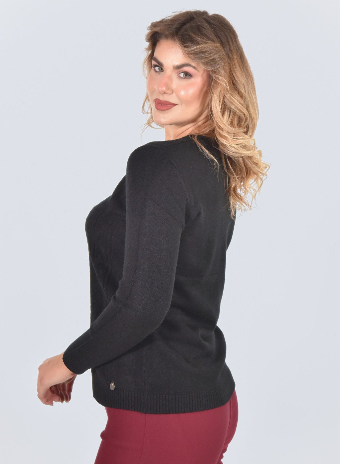 Μπλούζα μαυρ΄ή πλεκτή με ανάγλυφο σχέδιο πλεξούδα