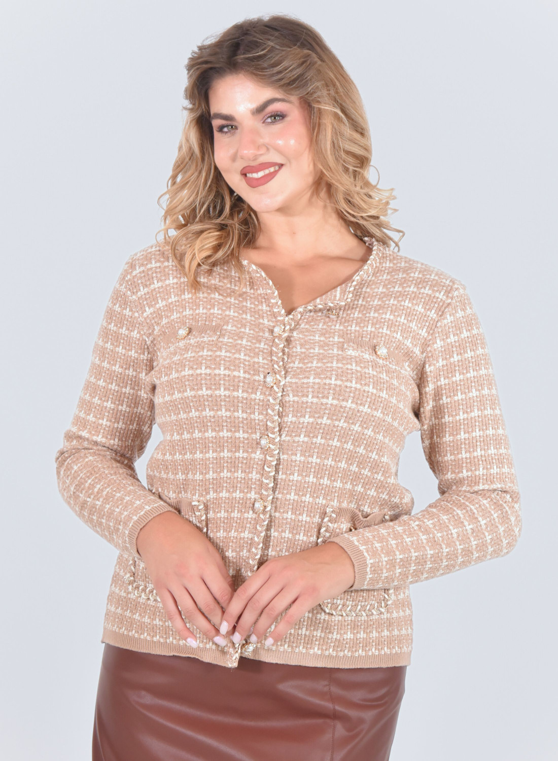 Ζακέτα σικάτη με κουμπάκια σε μπεζ χρώμα