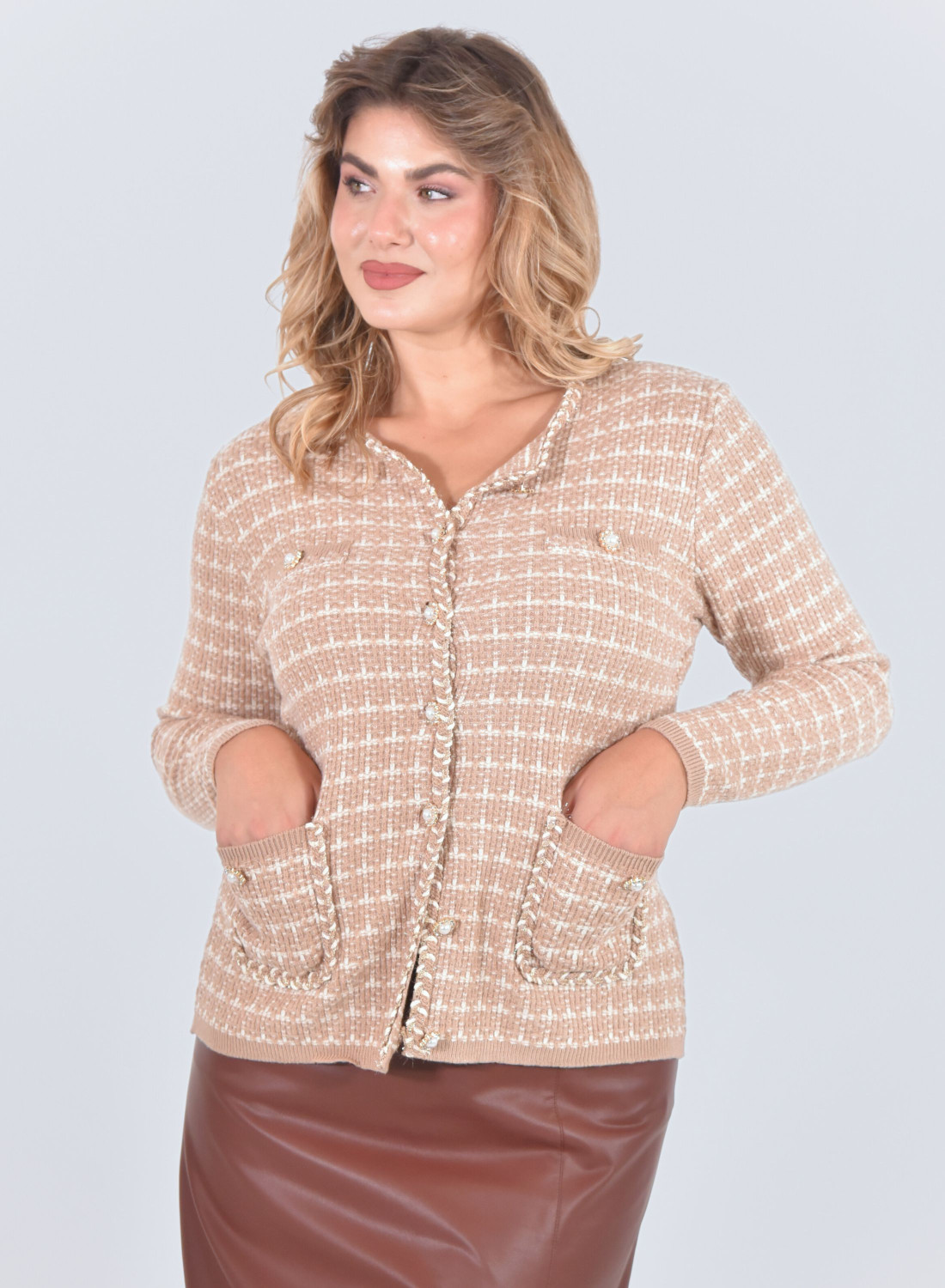 Ζακέτα σικάτη με κουμπάκια σε μπεζ χρώμα