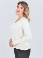 Πλεκτή ελαφριά εκρού μπλούζα με χρυσά διακοσμητικά κουμπάκια