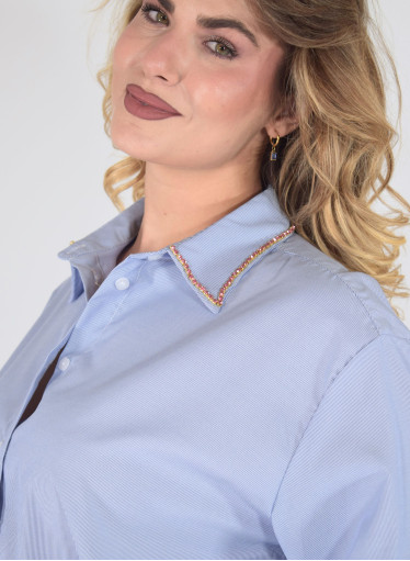 Κομψό βαμβακερό μπλε ριγέ πουκάμισο