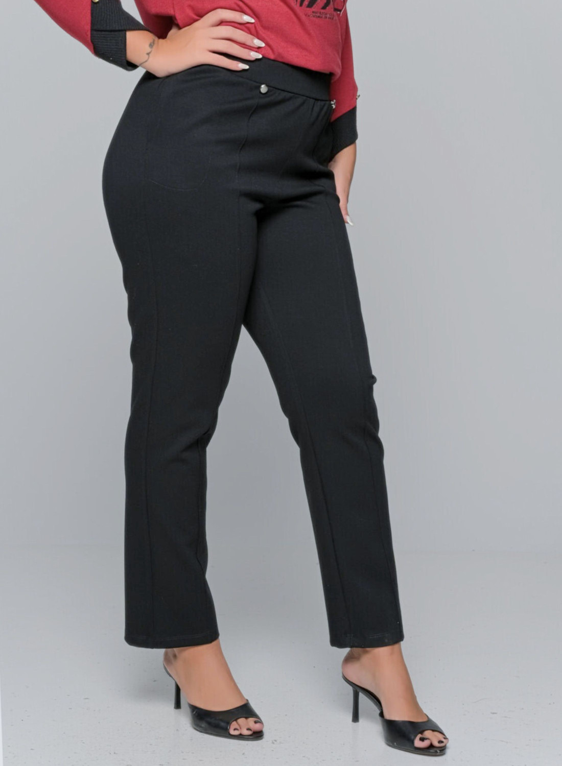 Μαύρο παντελόνι - κολάν με λάστιχο και ανάγλυφη λεπτομέρεια ραφής