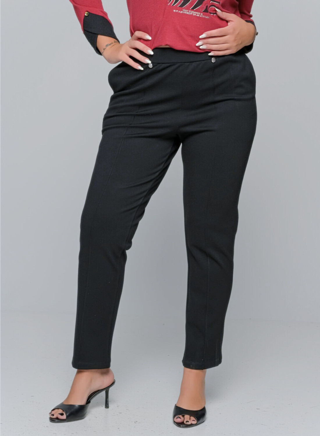 Μαύρο παντελόνι - κολάν με λάστιχο και ανάγλυφη λεπτομέρεια ραφής