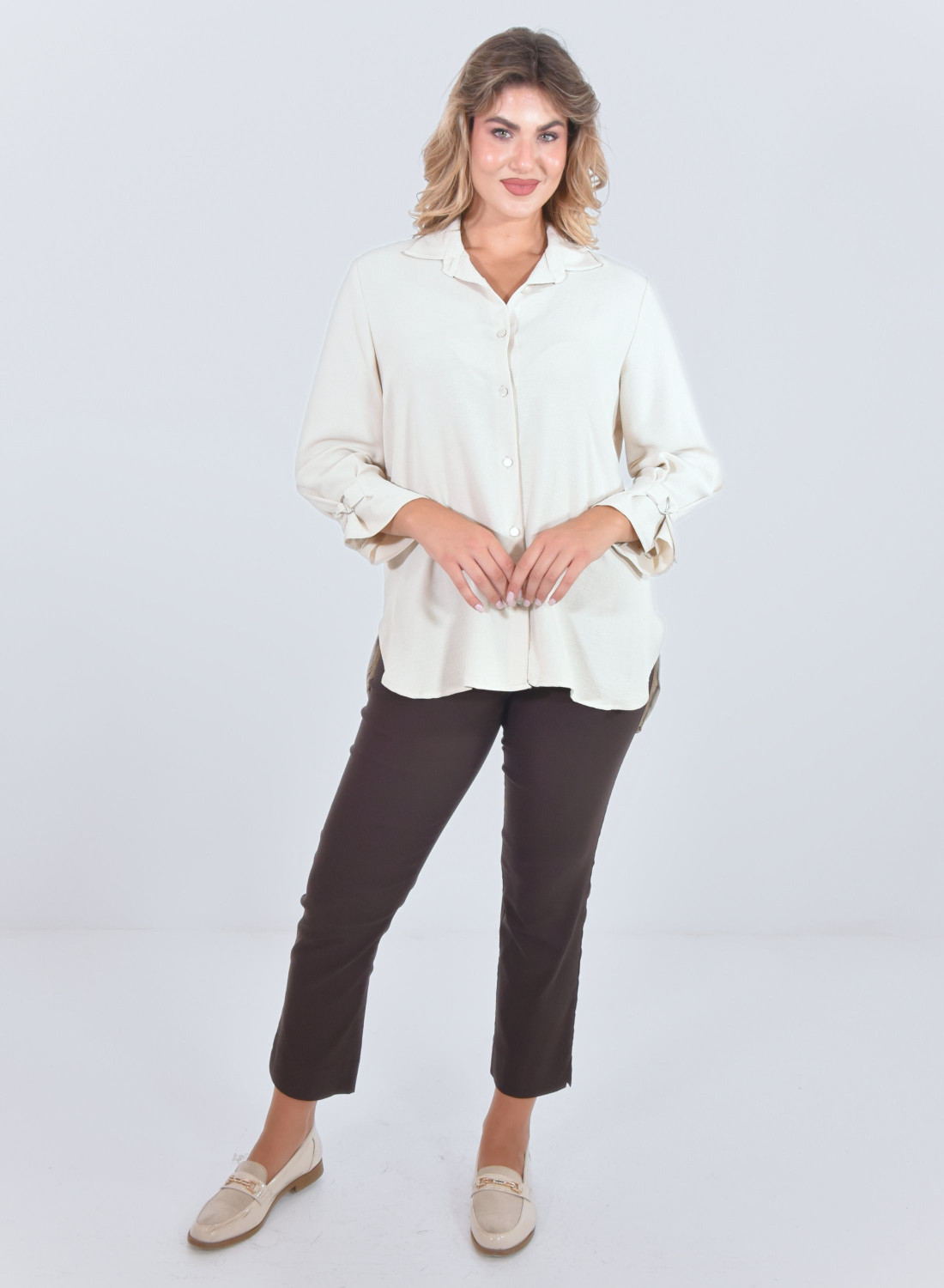 Μονόχρωμo εκρού πουκάμισο με γιακά