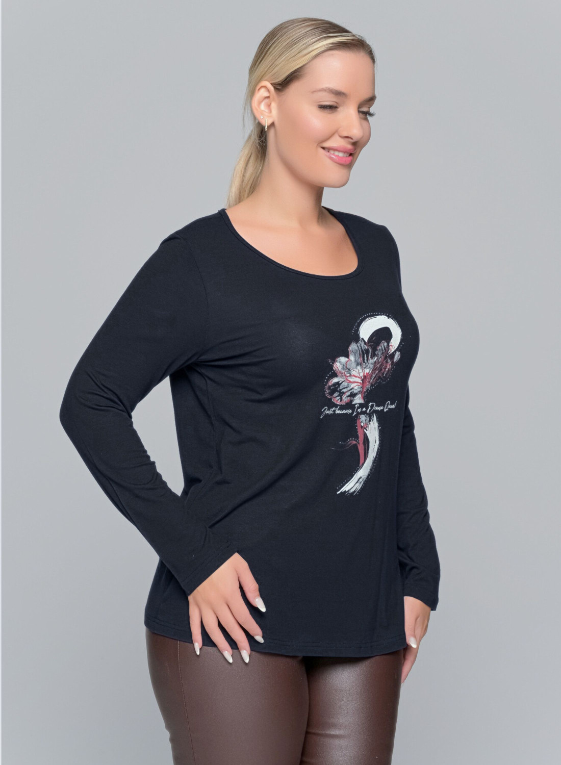 Άνετη μαύρη μπλούζα με στάμπα "Dance Queen"