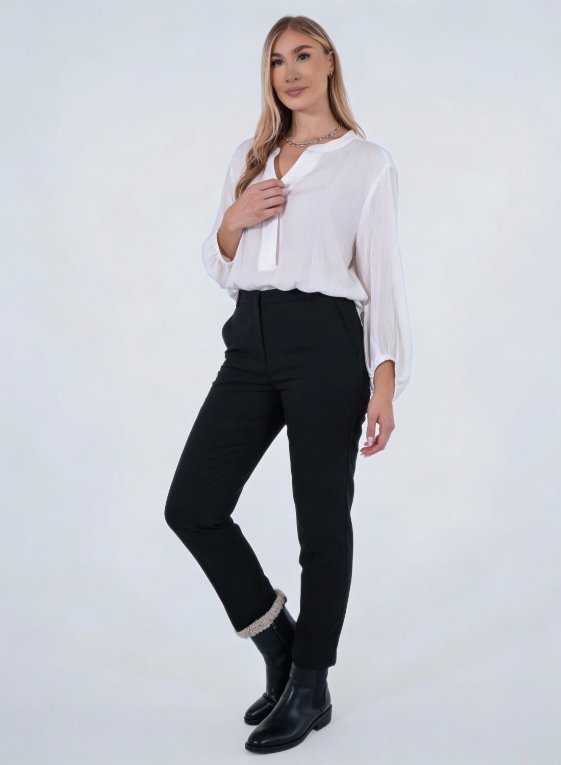 Λευκή Ριχτή Μπλούζα Oversized με Statement Μανίκια