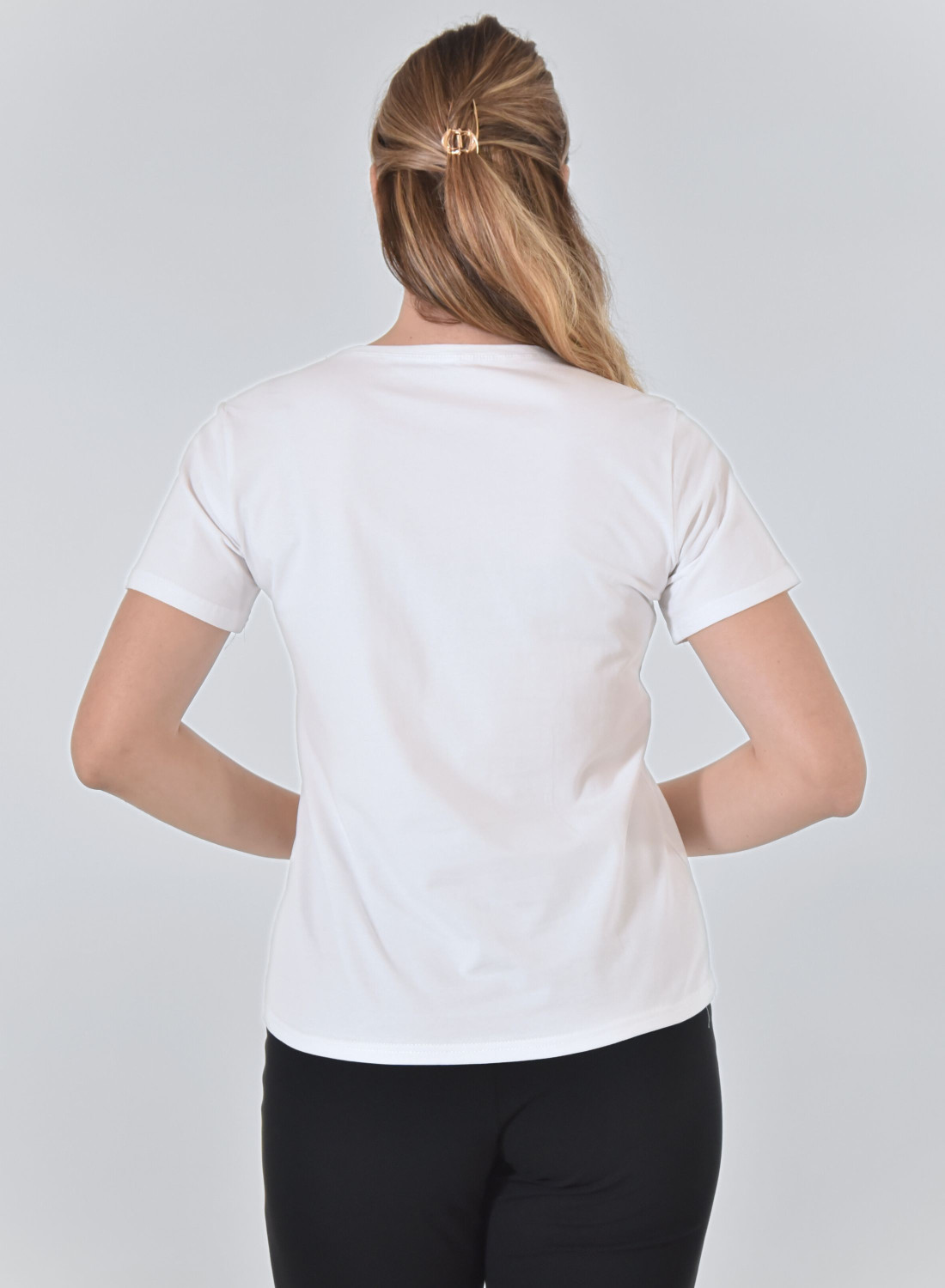 Λευκό βαμβακερό t-shirt με "QUEEN" κεντητή στάμπα Λευκό βαμβακερό t-shirt με "QUEEN" κεντητή στάμπα