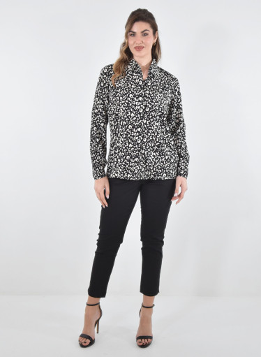 Ασπρόμαυρο εμπριμέ πουκάμισο με γιακά Ασπρόμαυρο εμπριμέ πουκάμισο με γιακά