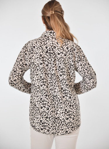 Ανοιξιάτικο ασπρόμαυρο εμπριμέ πουκάμισο Ανοιξιάτικο ασπρόμαυρο εμπριμέ πουκάμισο