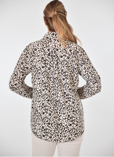 Ανοιξιάτικο ασπρόμαυρο εμπριμέ πουκάμισο Ανοιξιάτικο ασπρόμαυρο εμπριμέ πουκάμισο