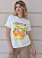 Λευκό βαμβακερό t-shirt με μοδάτη στάμπα Λευκό βαμβακερό t-shirt με μοδάτη στάμπα