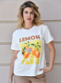 Λευκό βαμβακερό t-shirt με μοδάτη στάμπα Λευκό βαμβακερό t-shirt με μοδάτη στάμπα