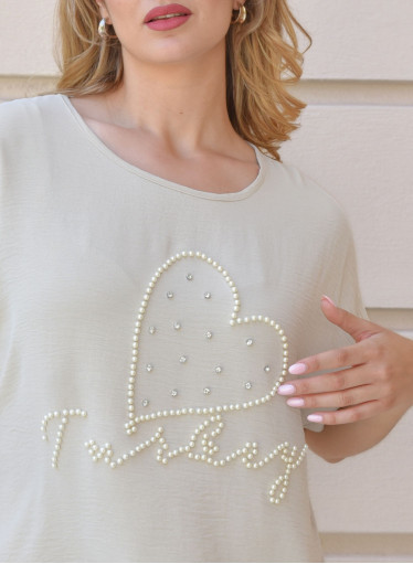 Ευκολοφόρετη μπεζ μπλούζα με πέρλες