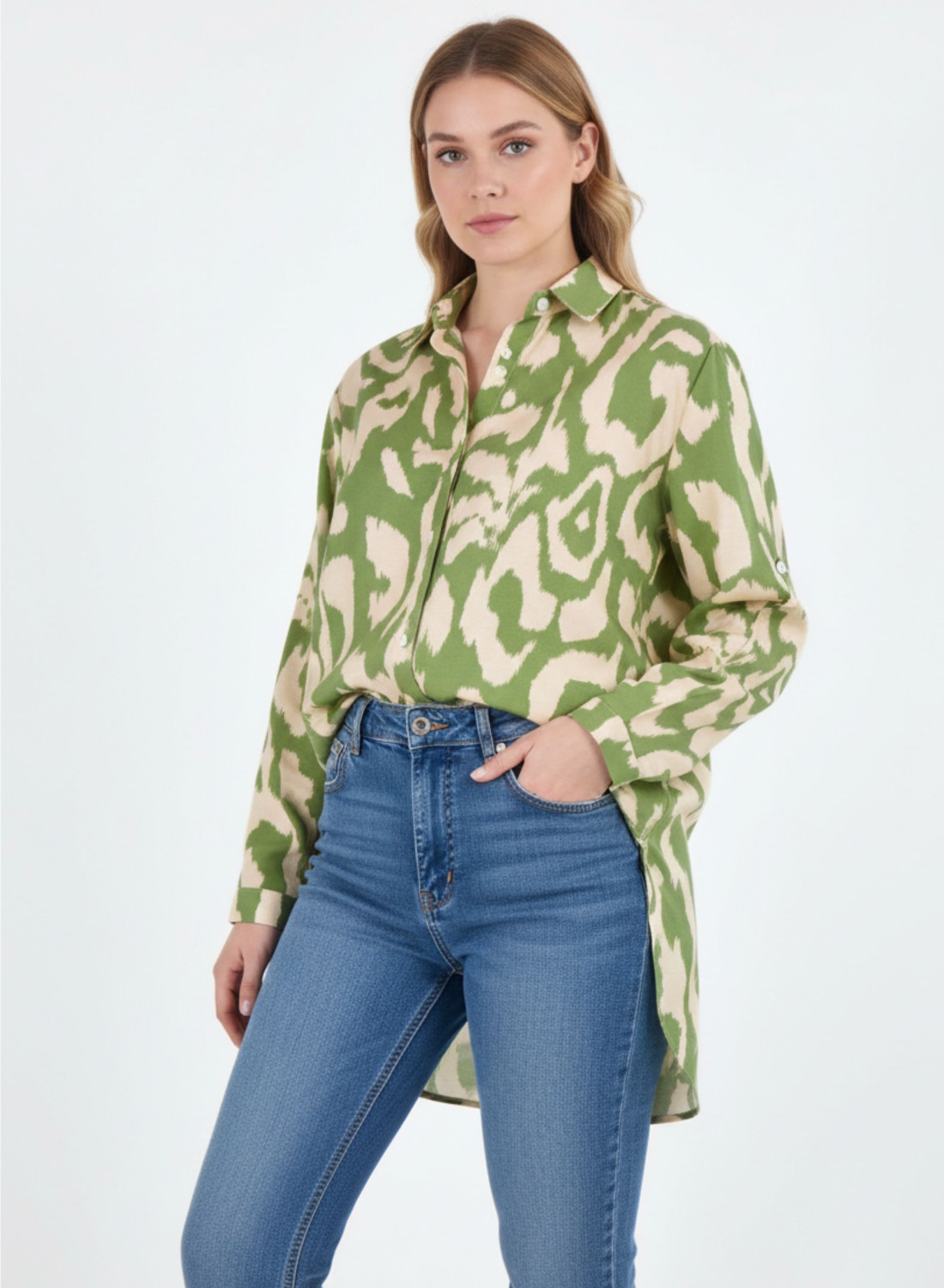 Βαμβακερό πουκάμισο - μπλούζα σε φωτεινό εμπριμέ σχέδιο