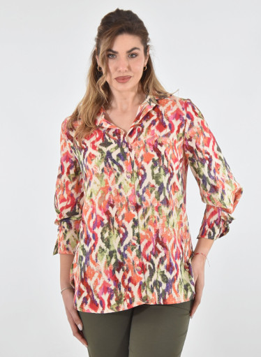 Εμπριμέ πουκάμισο σε φωτεινά χρώματα