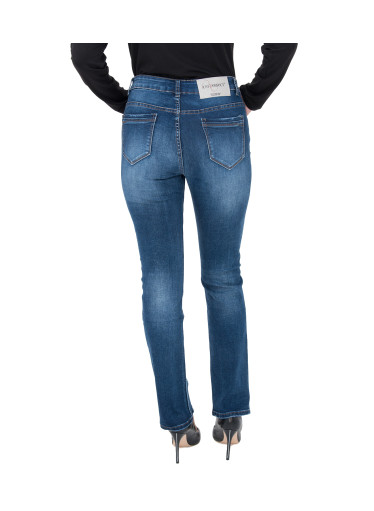 Μοντέρνο τζιν με σκισίματα