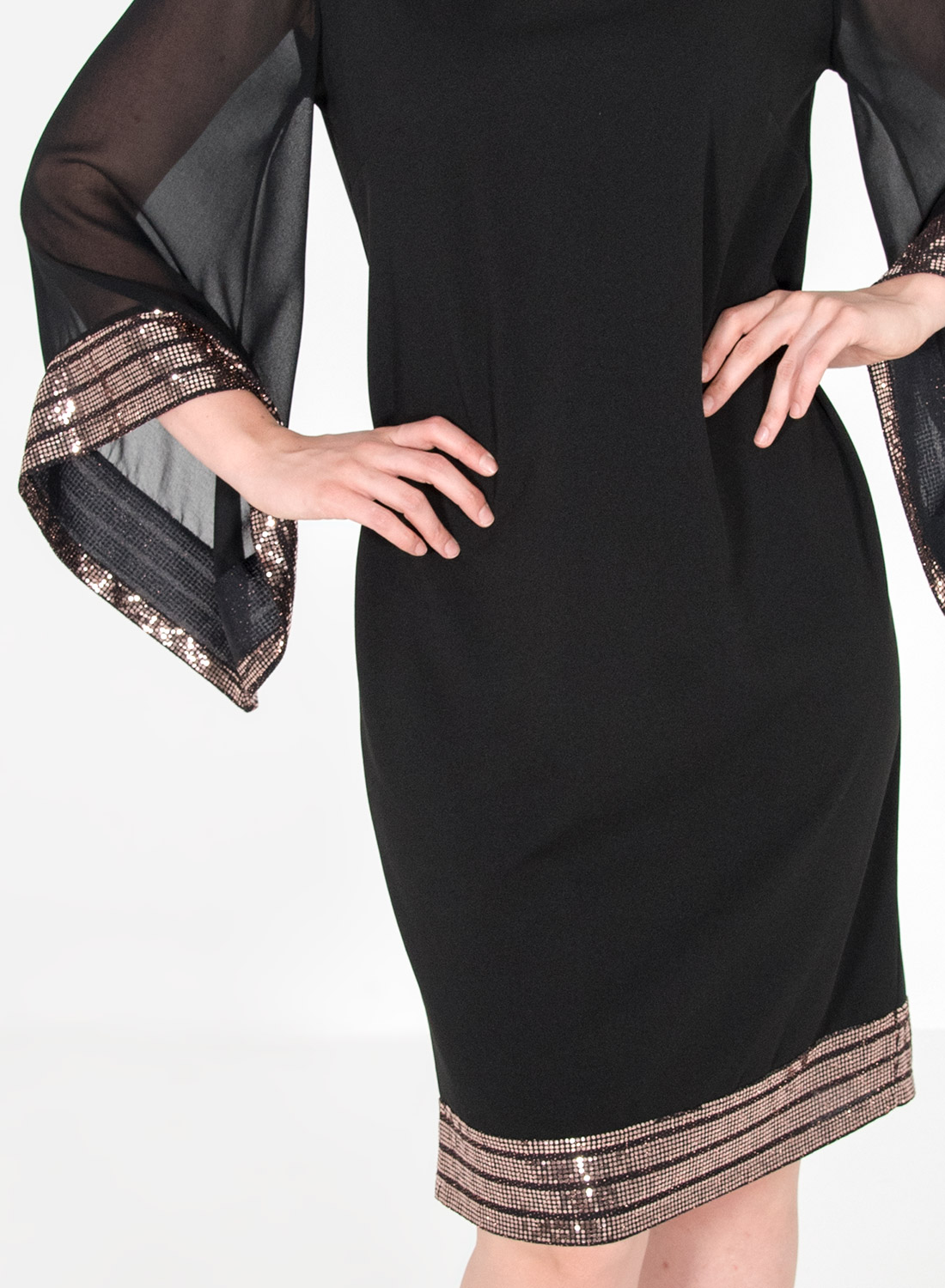 Μαύρο κολακευτικό φόρεμα με παγιέτες
