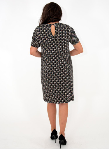 Εμπριμέ κολακευτικό ίσιο φόρεμα