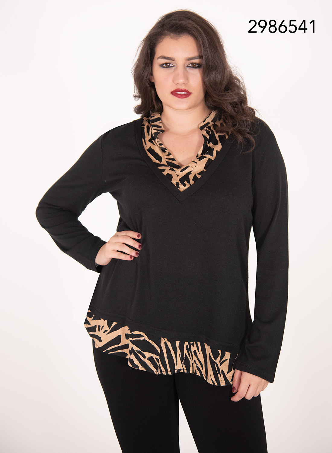 Μαύρη μπλούζα με animal print σχέδιο Μαύρη μπλούζα με animal print σχέδιο