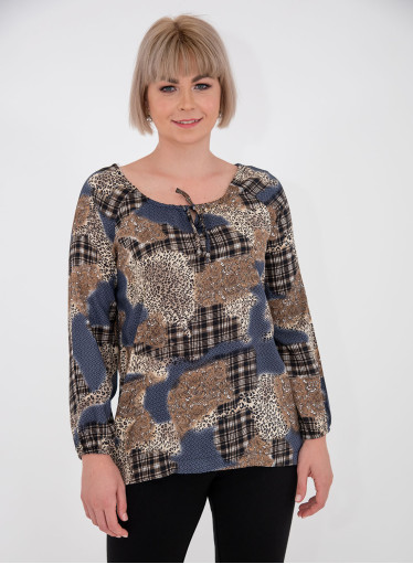 Μοντέρνα εμπριμέ ριχτή μπλούζα