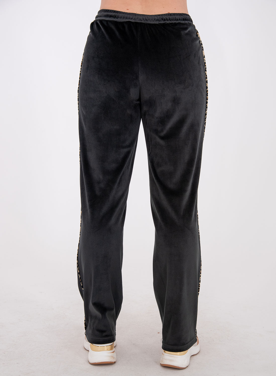 Μαύρο βελουτέ παντελόνι φόρμας με μοδάτη λεπτομέρεια
