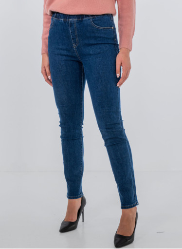 Τζιν σε στενή γραμμή με λάστιχο στη μέση Τζιν σε στενή γραμμή με λάστιχο στη μέση