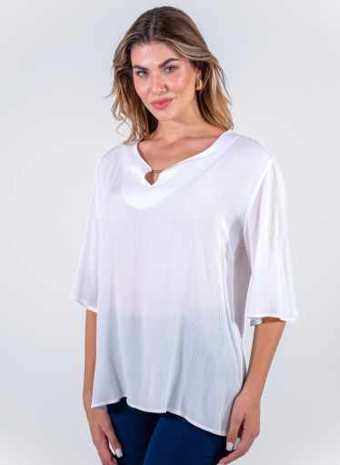 Διαχρονική λευκή μπλούζα με ασημί λεπτομέρεια Διαχρονική λευκή μπλούζα με ασημί λεπτομέρεια