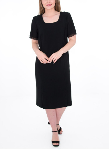 Διαχρονικό μαύρο φόρεμα