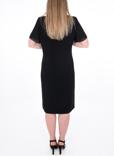 Διαχρονικό μαύρο φόρεμα