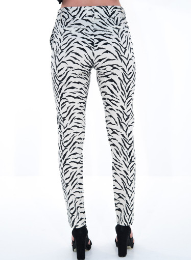 Εντυπωσιακό ζεμπρέ παντελόνι