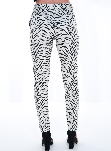 Εντυπωσιακό ζεμπρέ παντελόνι