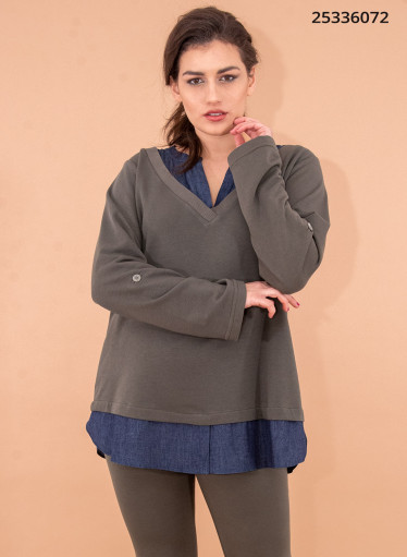 Χακί μπλούζα με τζιν λεπτομέρειες