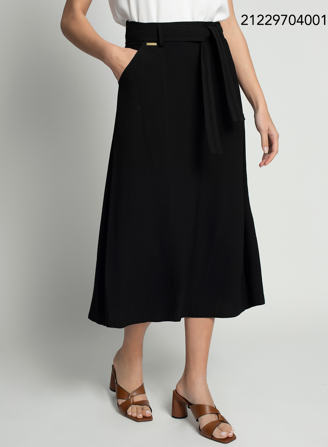Διαχρονική μαύρη φούστα με ζωνάκι