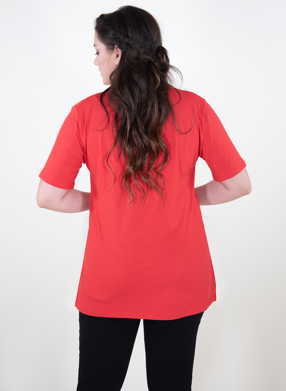 Μονόχρωμη κόκκινη μπλούζα με λεπτομέρειες