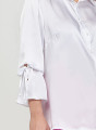 Λευκό πουκάμισο με μοντέρνα μανίκια