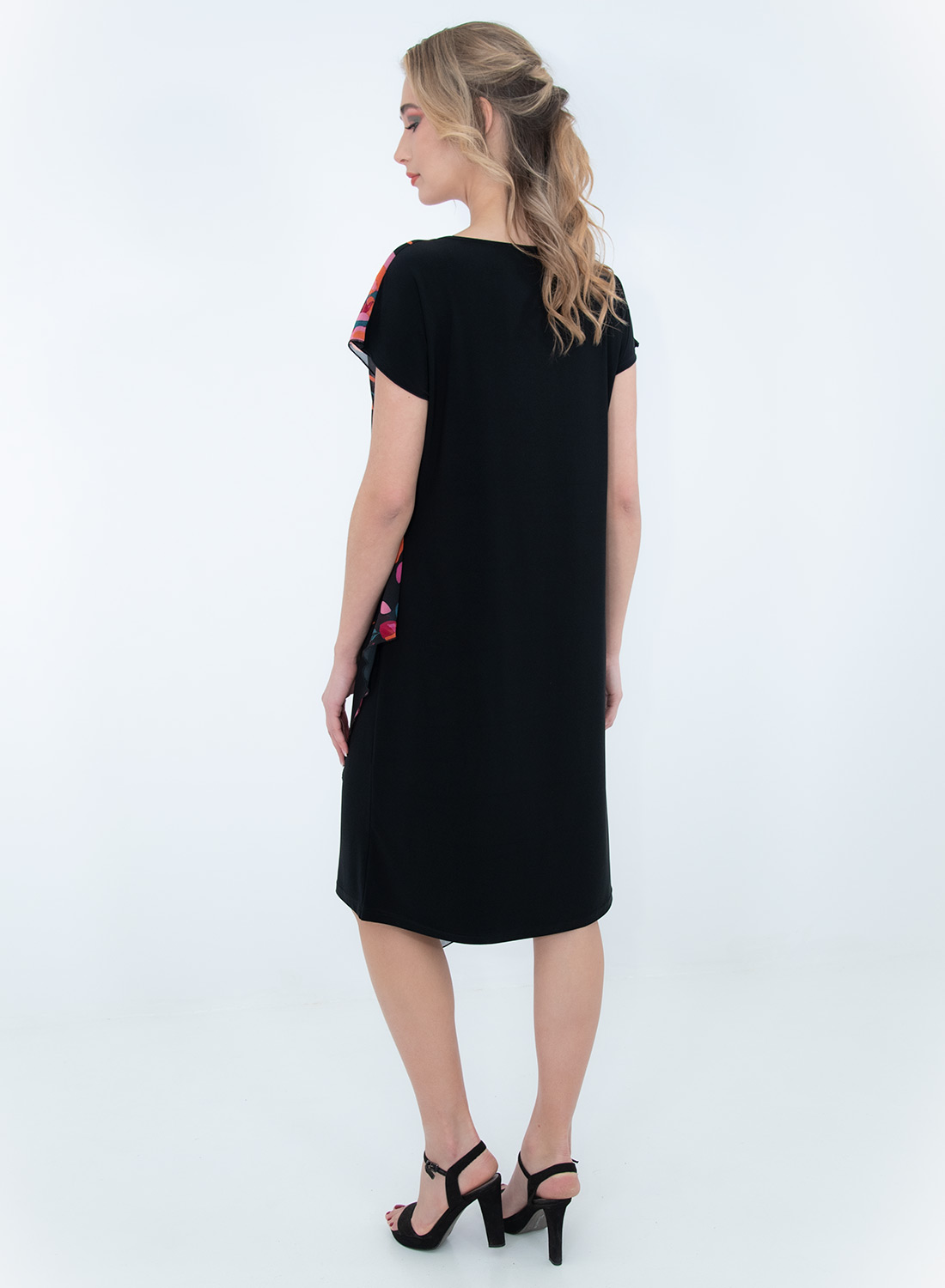 Μαύρο φόρεμα με φλοράλ σχέδιο